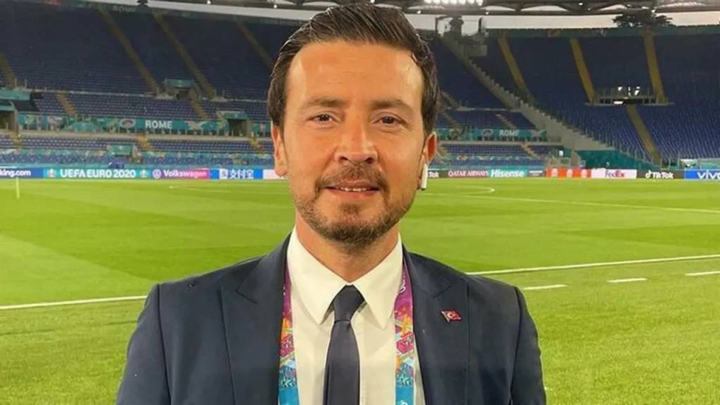 Ersin Düzen’in menajerine ait telefon numarası ve e-posta bilgilerinin yer aldığı iletişim afişi